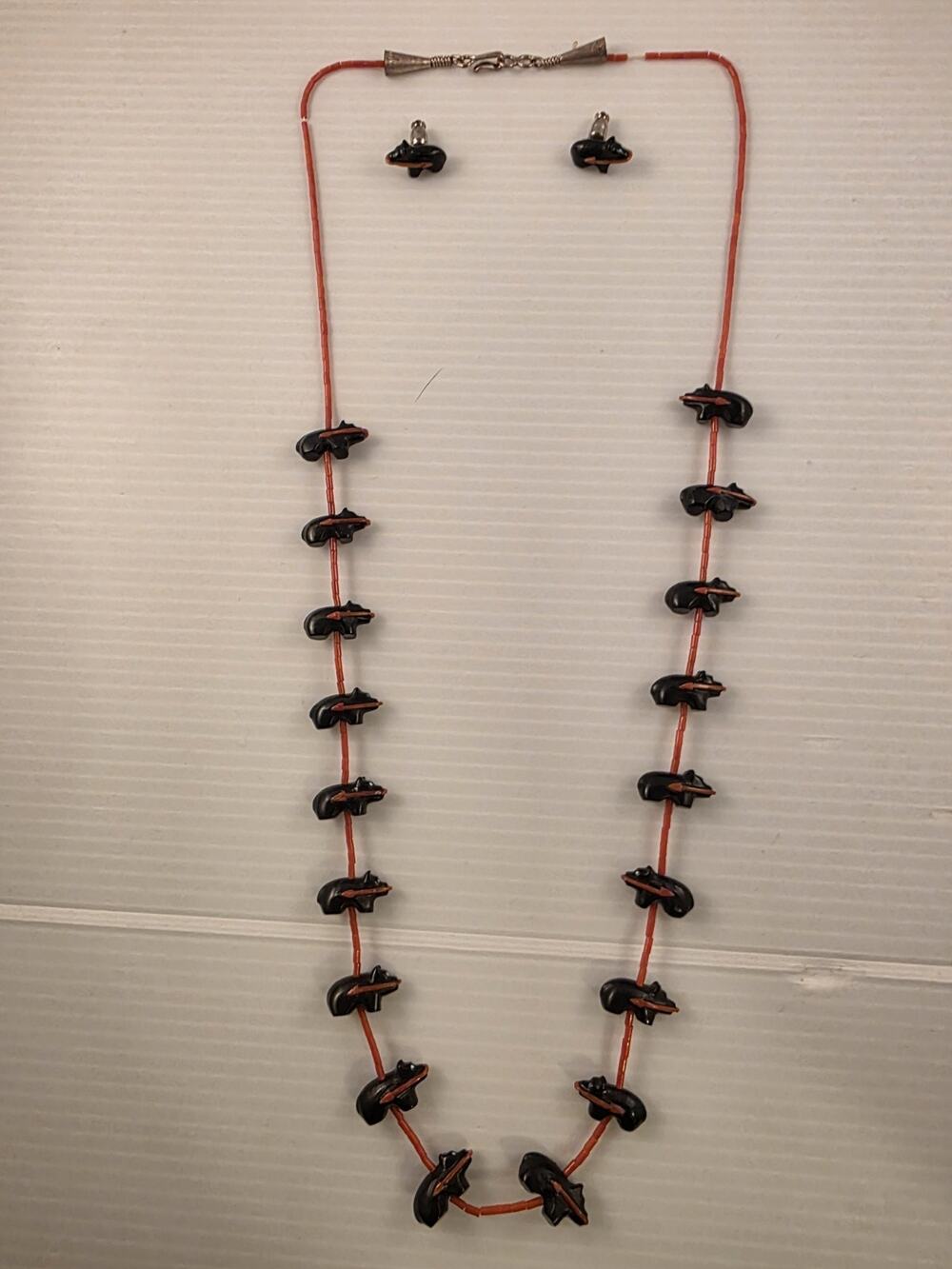 Vintage Zuni Black Jet & Coral Heartline Bears Fetish Necklace
